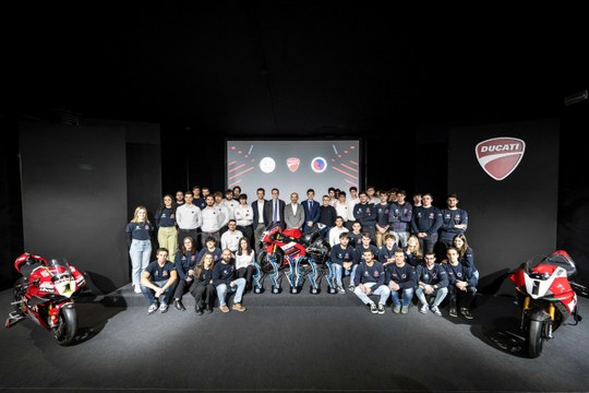 UniBo Motorsport e Ducati celebrano la vittoria nella MotoStudent 2023
