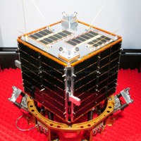 Il Satellite ALMASat-1 montato sul sistema di rilascio